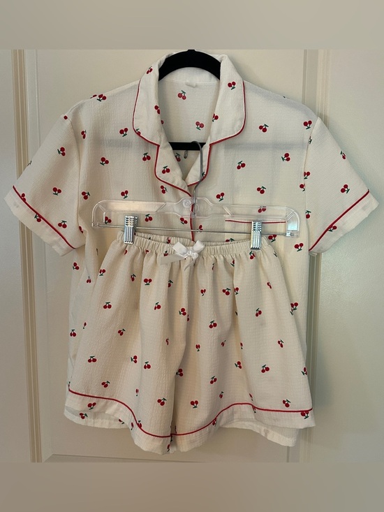 Other - Creme Cherry Matching Set Pajamas Shorts Women's Sz Medium